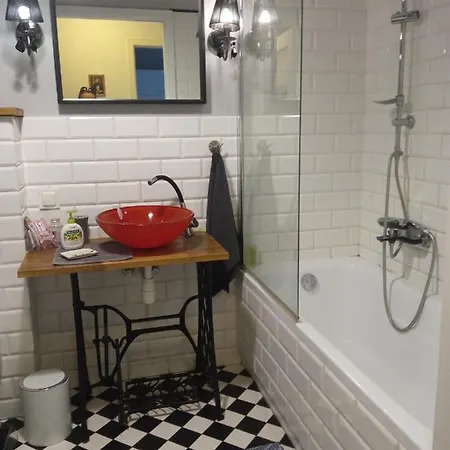 Nighthost Kleczkowska 49 M53 Wrocław